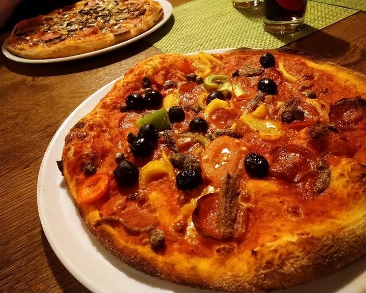 Pizzeria La Famiglia